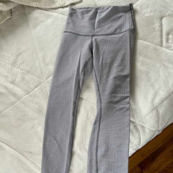 RARE LULULEMON WUNDER UNDERS - Picture 4 of 8